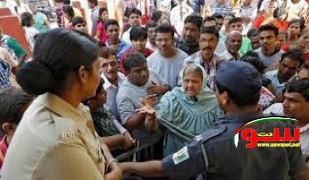 ØªØ¬Ù…Ù‡Ø± Ø£Ù„ÙˆÙ Ø§Ù„Ù‡Ù†ÙˆØ¯ Ø£Ù…Ø§Ù… Ø§Ù„Ø¨Ù†ÙˆÙƒ | Ù…ÙˆÙ‚Ø¹ Ø³ÙˆØ§ 